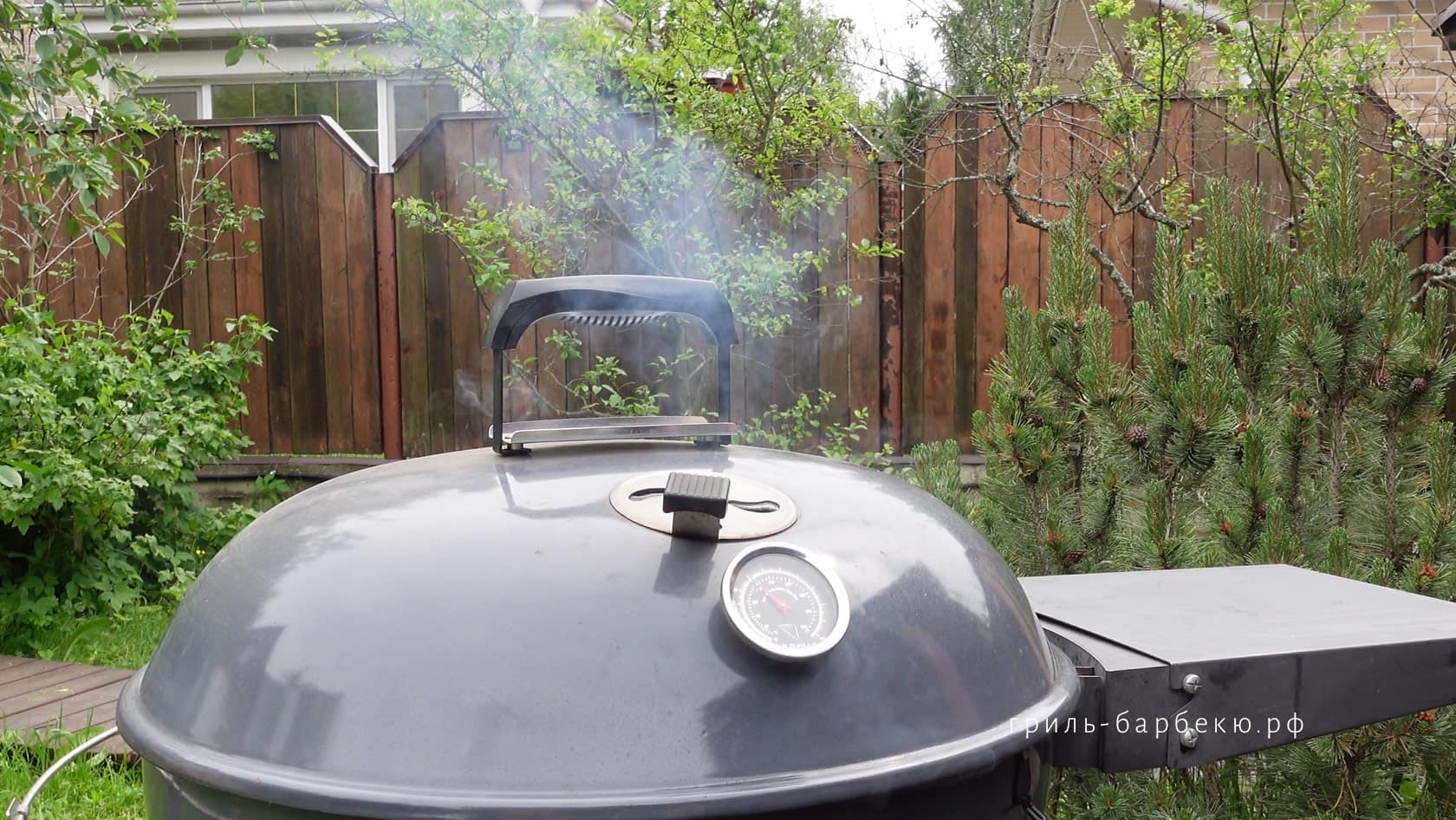 Копчение на гриле: как создать голубой дымок, и почему это важно